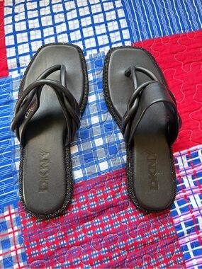 DKNY slippers